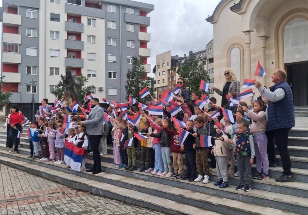Малишани „Бубамаре“ уз заставице Српске и Србије обиљежили празник