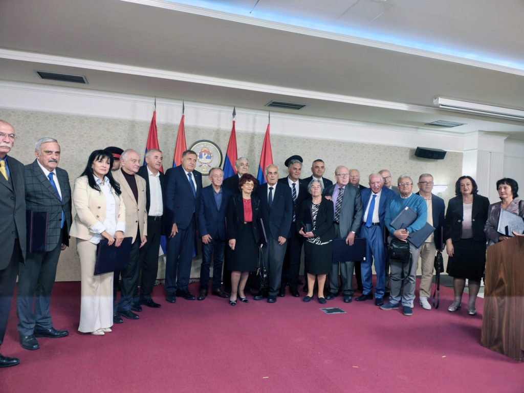 Уручена признања љекарима и медицинским техничарима Сарајевско-романијске регије за хуманизам и рад у рату
